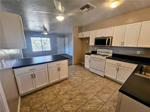 Kitchen - 2800 E Thompson Ave, Kingman, AZ 86409 photo 2 of 3