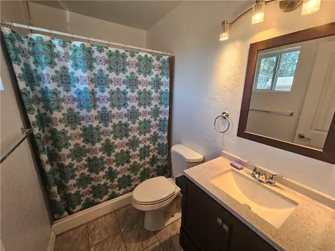 Bath - 2800 E Thompson Ave, Kingman, AZ 86409 photo 2 of 3