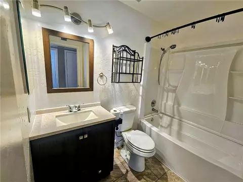 Bath - 2800 E Thompson Ave, Kingman, AZ 86409 photo 3 of 3