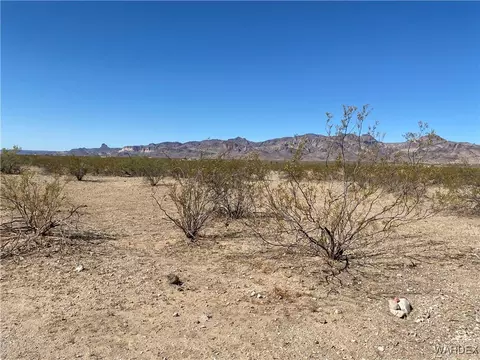 000 W Moenkopi Dr, Golden Valley, AZ 86413