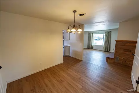 Living - 415 Jackson St, Kingman, AZ 86401 photo 7 of 8