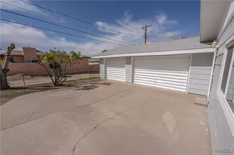 Exterior - 415 Jackson St, Kingman, AZ 86401 photo 3 of 8