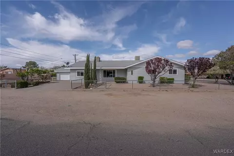 Exterior - 415 Jackson St, Kingman, AZ 86401 photo 2 of 8