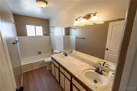 Bath - 415 Jackson St, Kingman, AZ 86401 photo 1 of 6