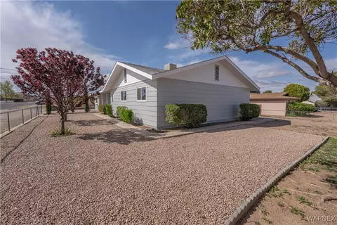 Exterior - 415 Jackson St, Kingman, AZ 86401 photo 5 of 8