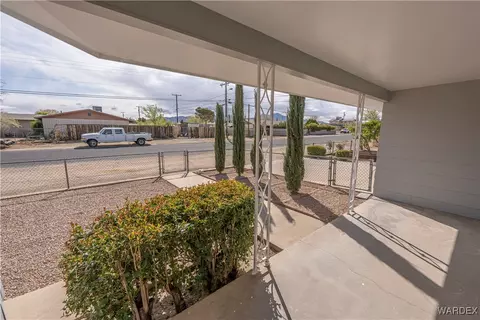 Exterior - 415 Jackson St, Kingman, AZ 86401 photo 6 of 8