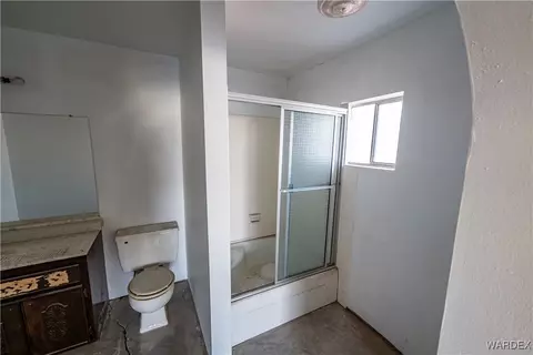 Bath - 415 Jackson St, Kingman, AZ 86401 photo 5 of 6