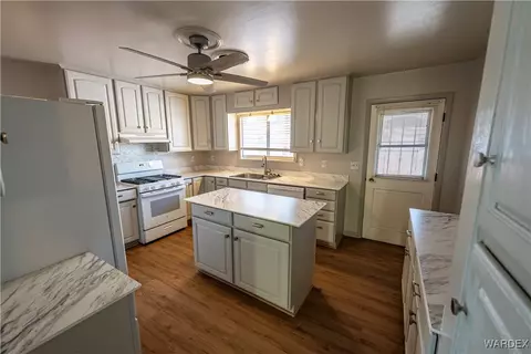 Kitchen - 415 Jackson St, Kingman, AZ 86401 photo 1 of 4