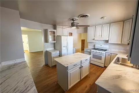 Kitchen - 415 Jackson St, Kingman, AZ 86401 photo 2 of 4