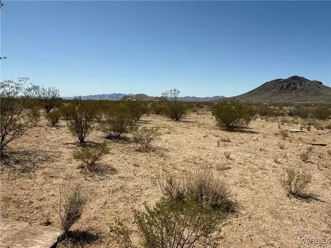 6861 N Mormon Flat Rd, Golden Valley, AZ 86413