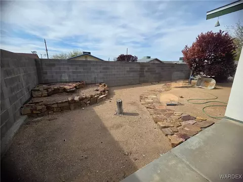 Exterior - 2535 Ashfork Ave, Kingman, AZ 86401 photo 3 of 4