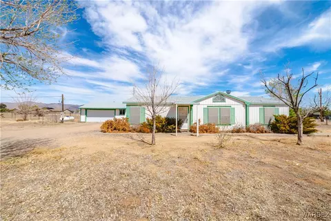 5621 W Collins Dr, Golden Valley, AZ 86413