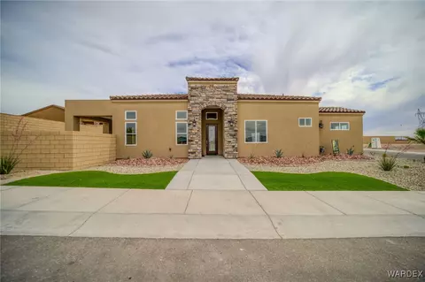 952 Thumb Butte Dr, Bullhead City, AZ 86429