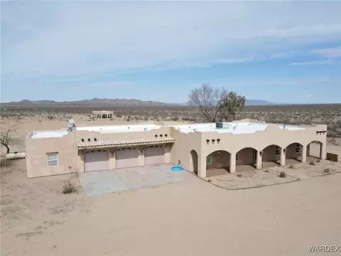 19905 S Wild Bill Rd, Yucca, AZ 86438