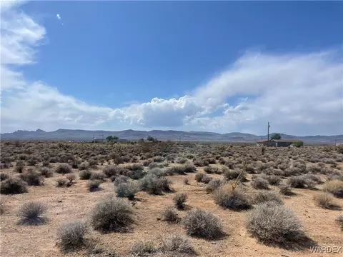339-15 090 Davis Rd, Golden Valley, AZ 86413
