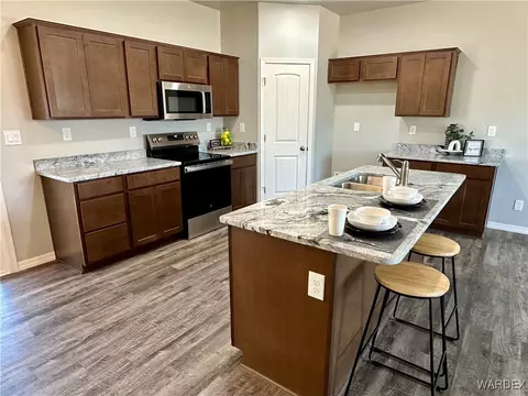 Kitchen - 2455 E Hearne Ave, Kingman, AZ 86409 photo 4 of 6