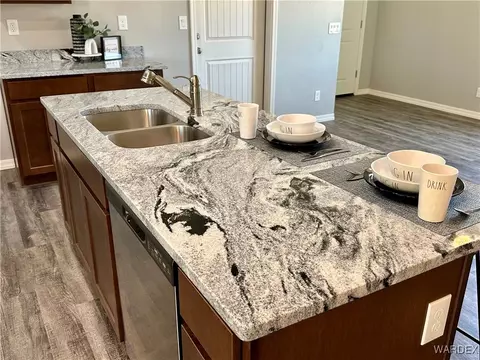 Kitchen - 2455 E Hearne Ave, Kingman, AZ 86409 photo 3 of 6