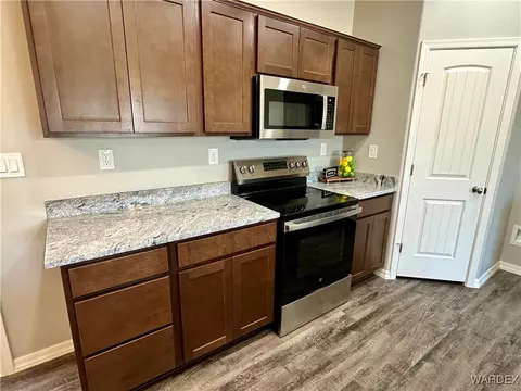Kitchen - 2455 E Hearne Ave, Kingman, AZ 86409 photo 5 of 6