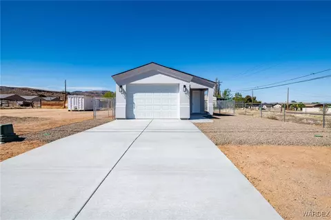 895 E Beverly Ave, Kingman, AZ 86401 photo 2