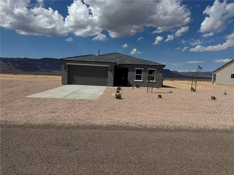 10651 S Black Mesa Dr, Yucca, AZ 86438