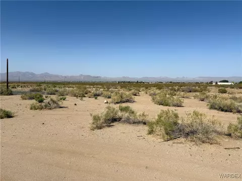 4644 W Supai Dr, Golden Valley, AZ 86413