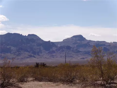 3533 Palo Christi Rd, Golden Valley, AZ 86413