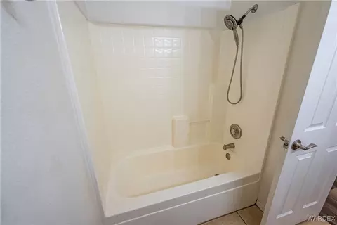 Bath - 2970 E Devlin Ave, Kingman, AZ 86409 photo 3 of 3