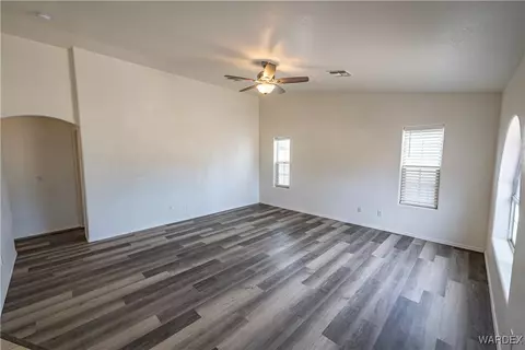 Living - 2970 E Devlin Ave, Kingman, AZ 86409 photo 3 of 3