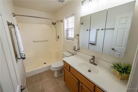Bath - 2970 E Devlin Ave, Kingman, AZ 86409 photo 1 of 3