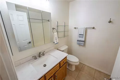 Bath - 2970 E Devlin Ave, Kingman, AZ 86409 photo 2 of 3