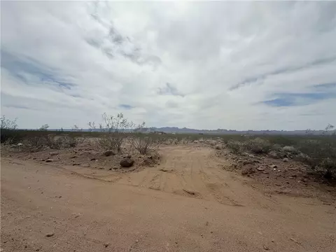 2597 Pine Rd, Golden Valley, AZ 86413