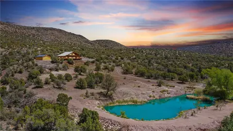 18723 E Knight Creek Rd, Kingman, AZ 86401