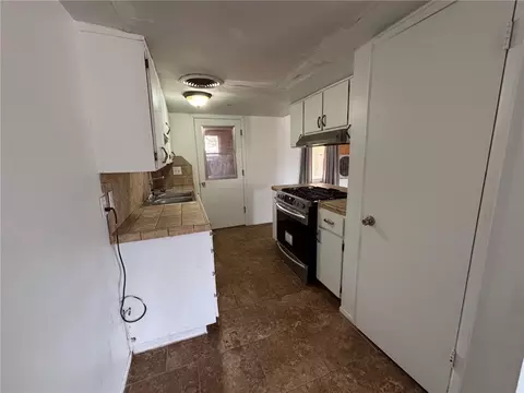 Kitchen - 2825 E Potter Ave, Kingman, AZ 86409 photo 1 of 4