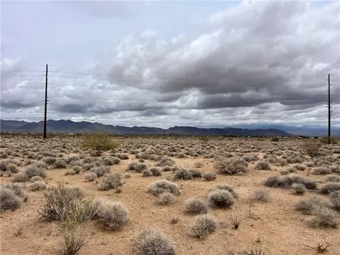 5 S Ac S Colorado Rd, Golden Valley, AZ 86413