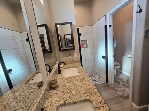 Bath - 7790 E Oxbow Dr, Kingman, AZ 86401 photo 2 of 5