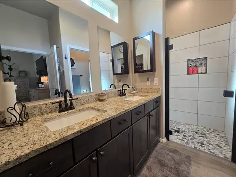 Bath - 7790 E Oxbow Dr, Kingman, AZ 86401 photo 1 of 5