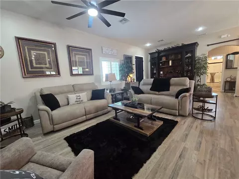 Living - 7790 E Oxbow Dr, Kingman, AZ 86401 photo 1 of 3
