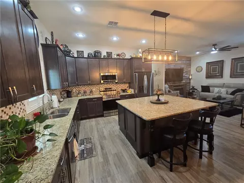 Kitchen - 7790 E Oxbow Dr, Kingman, AZ 86401 photo 4 of 7