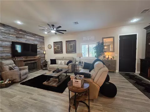 Living - 7790 E Oxbow Dr, Kingman, AZ 86401 photo 3 of 3