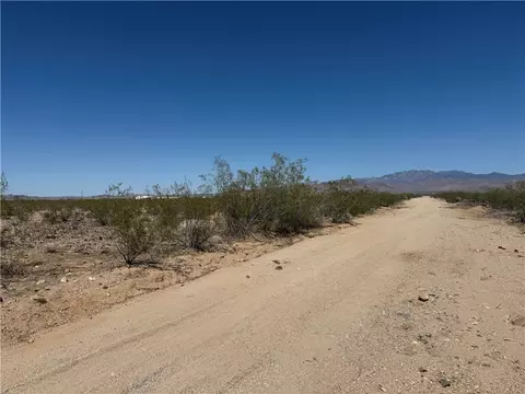 2 W Lots Zentiff Dr, Golden Valley, AZ 86413