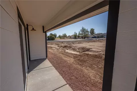 Exterior - 7674 E Oxbow Dr, Kingman, AZ 86401 photo 5 of 9