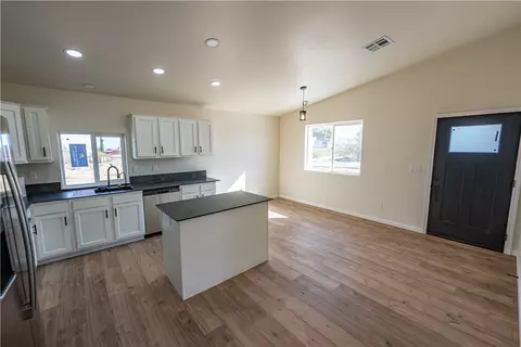 Kitchen - 7674 E Oxbow Dr, Kingman, AZ 86401 photo 2 of 3
