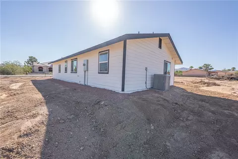 Exterior - 7674 E Oxbow Dr, Kingman, AZ 86401 photo 7 of 9