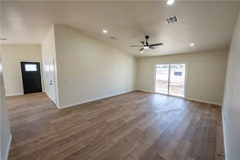 Living - 7674 E Oxbow Dr, Kingman, AZ 86401 photo 4 of 4