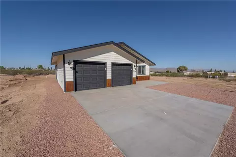 Exterior - 7674 E Oxbow Dr, Kingman, AZ 86401 photo 2 of 9