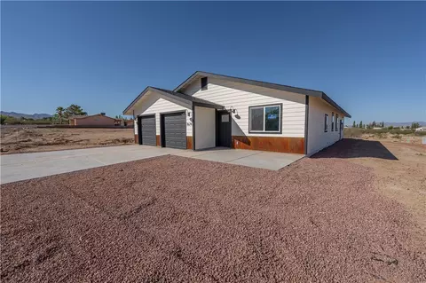Exterior - 7674 E Oxbow Dr, Kingman, AZ 86401 photo 8 of 9