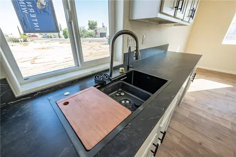 Kitchen - 7674 E Oxbow Dr, Kingman, AZ 86401 photo 3 of 3