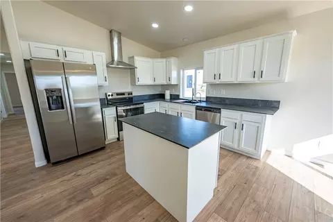 Kitchen - 7674 E Oxbow Dr, Kingman, AZ 86401 photo 1 of 3