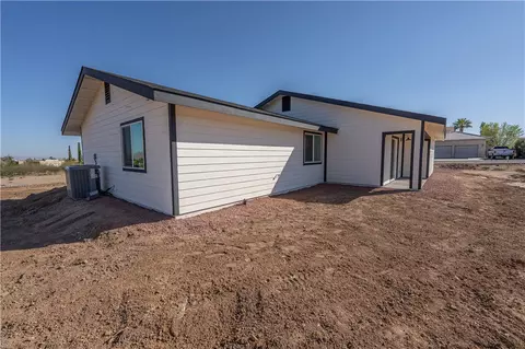 Exterior - 7674 E Oxbow Dr, Kingman, AZ 86401 photo 6 of 9