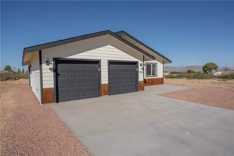 Exterior - 7674 E Oxbow Dr, Kingman, AZ 86401 photo 3 of 9